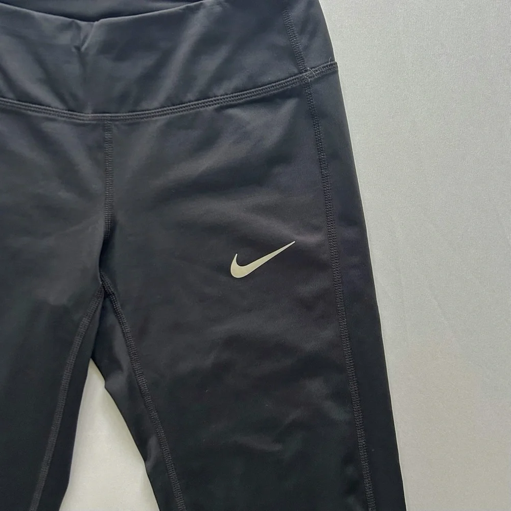 Nike Black Capri Leggings Side Logo Side Pocket Back Zipper Pocket Size XS